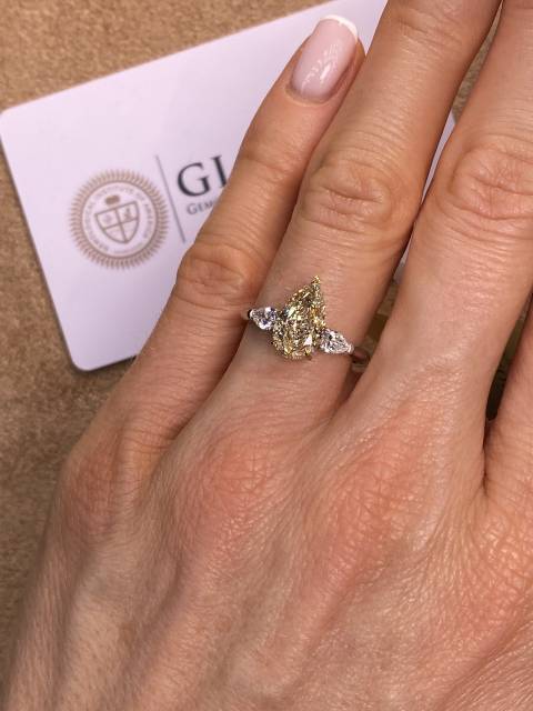 Помолвочное кольцо из белого золота с бриллиантами (053569)