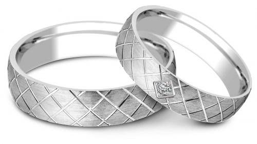 Обручальное кольцо из белого золота с  бриллиантом  16.5