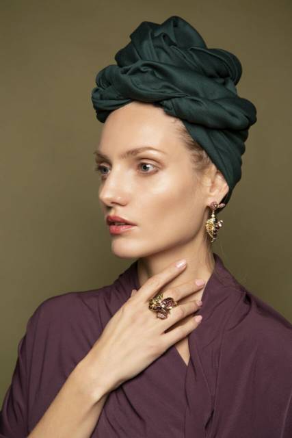 Кольцо из жёлтого золота с бриллиантами, турмалинами и шпинелью (063986)