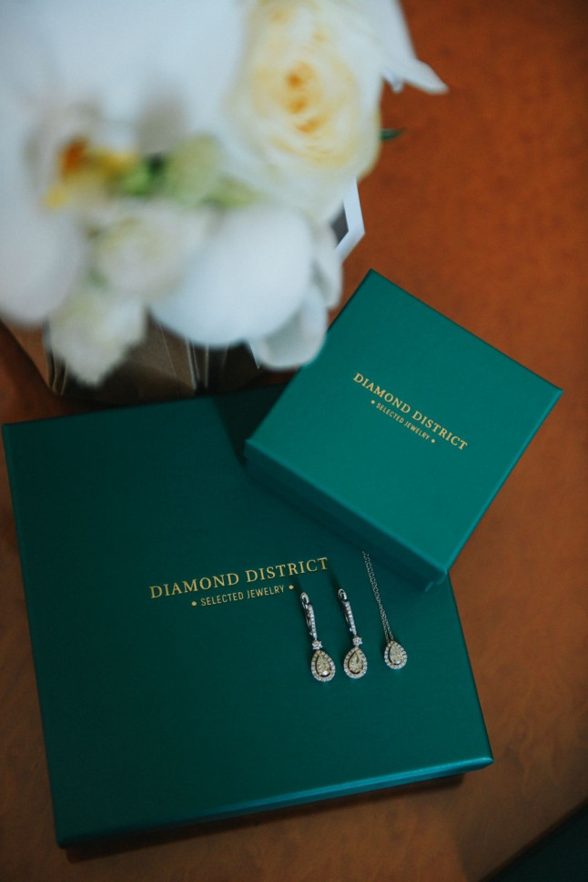 Колье из белого золота с бриллиантами (051957)