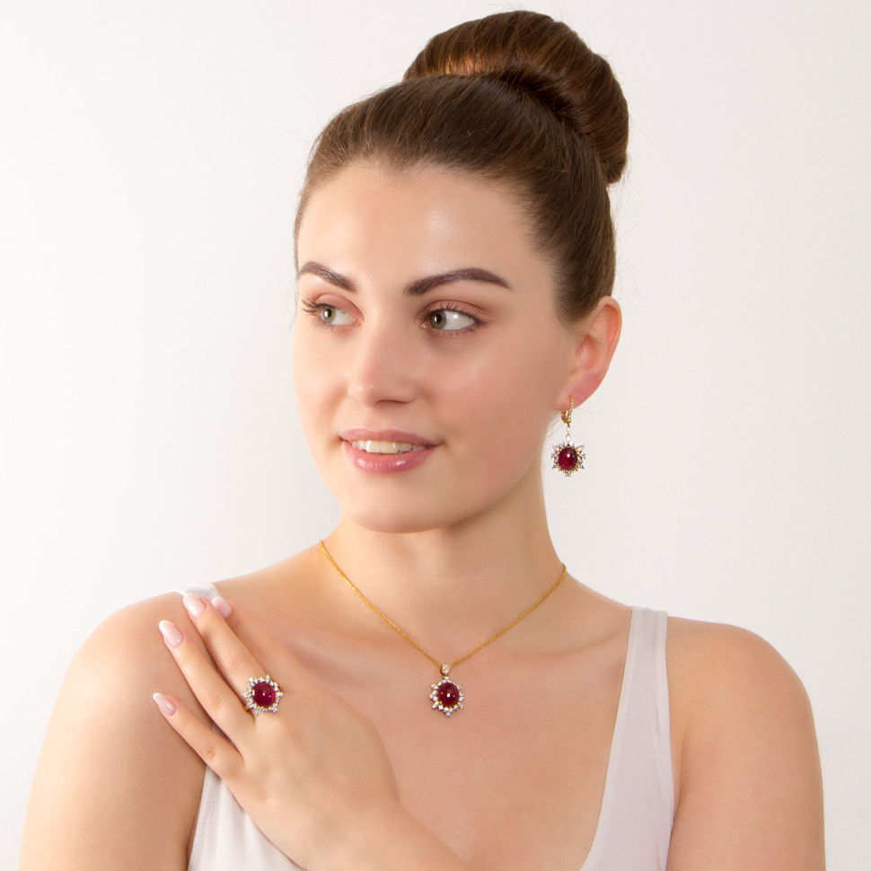 Кольцо из желтого золота с бриллиантами и рубином (009623)