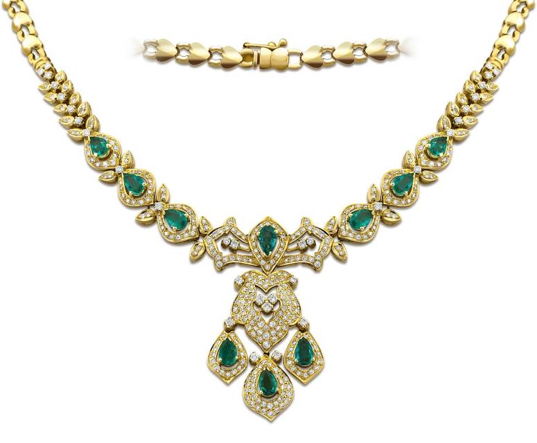 Колье из жёлтого золота с бриллиантами и изумрудами (025662)