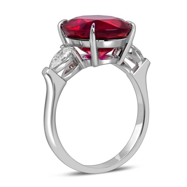 Кольцо из белого золота с бриллиантами и рубином (060556)