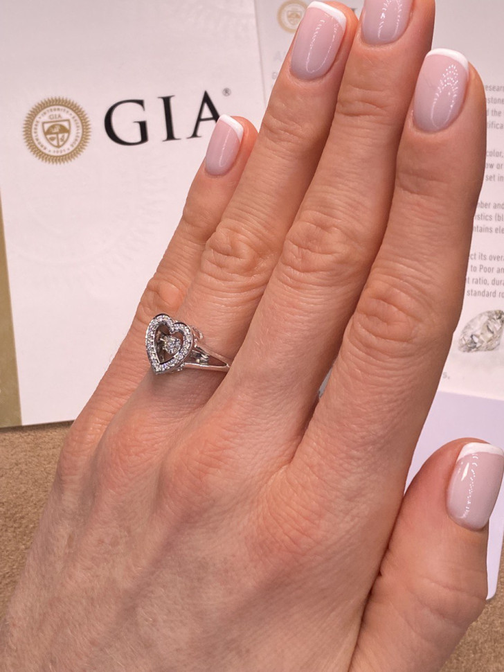 Кольцо из белого золота с бриллиантами (047826)