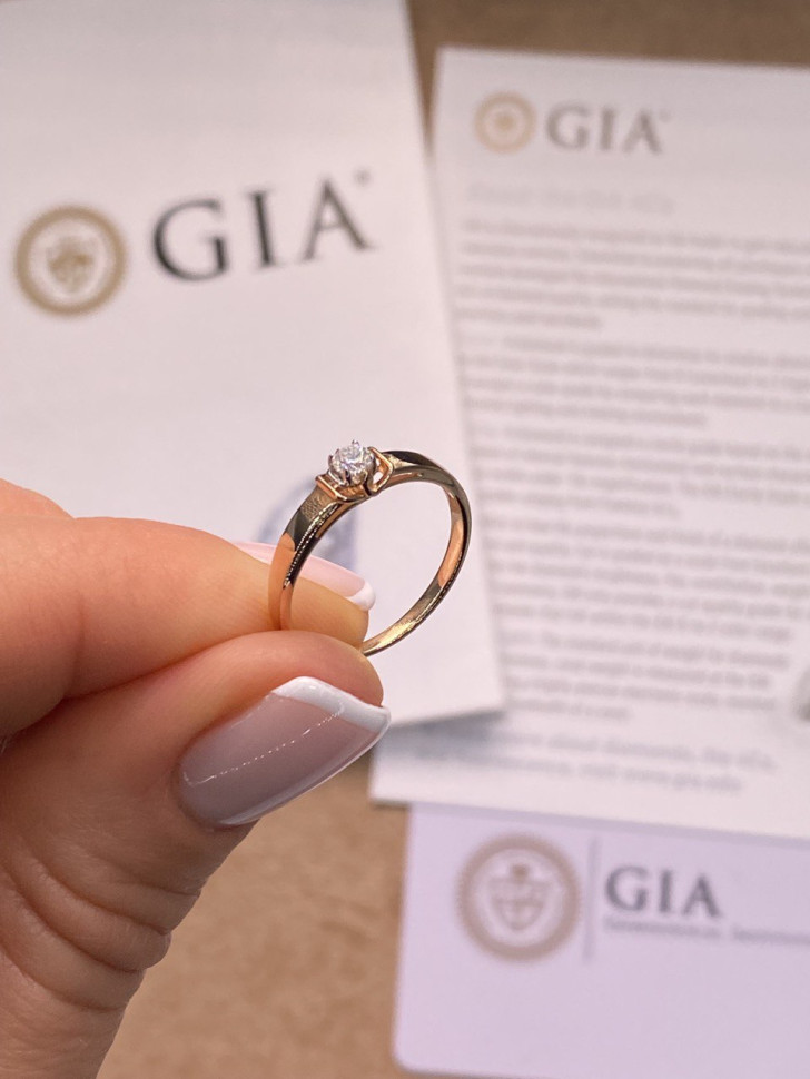 Помолвочное кольцо из красного золота с бриллиантом (054216)