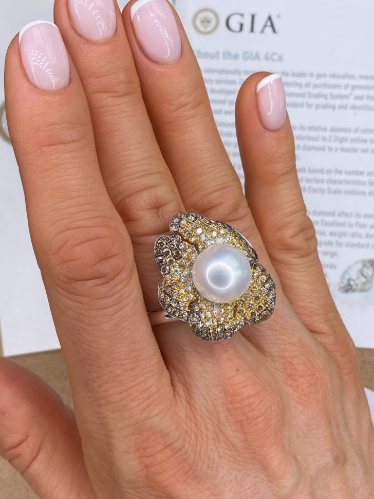 Кольцо из белого золота с бриллиантами и жемчугом (019922)