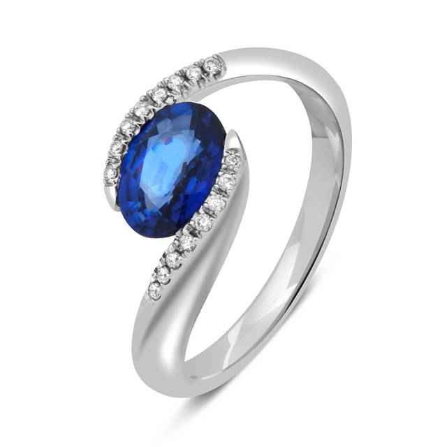 Кольцо из белого золота с бриллиантами и сапфиром (047521)