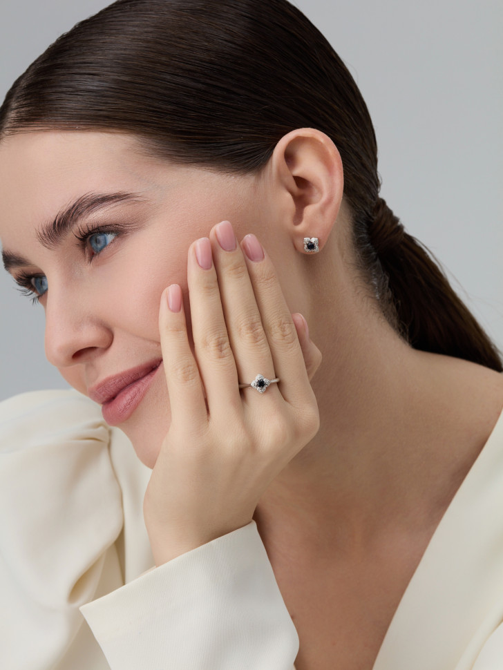 Серьги пусеты из белого золота с бриллиантами и сапфирами (060916)