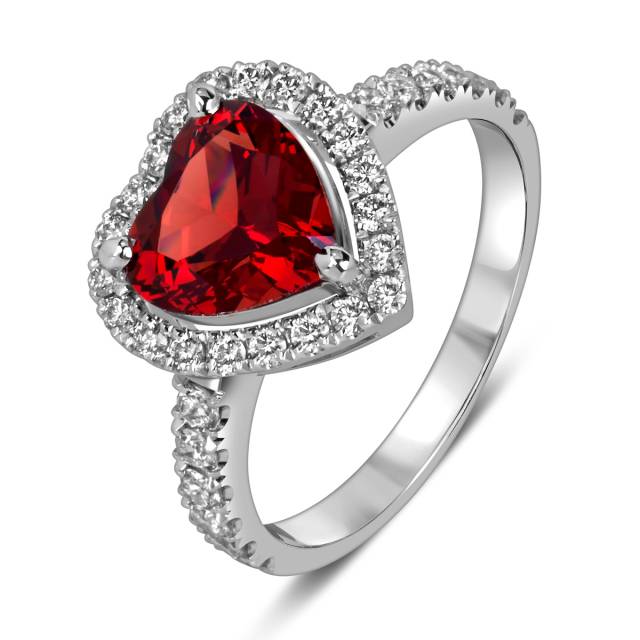 Помолвочное кольцо из белого золота с бриллиантами и гранатом "Сердце" (060135)