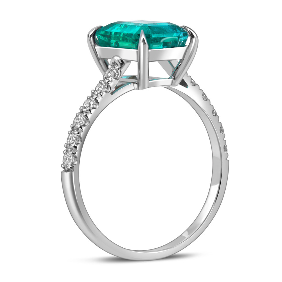 Кольцо из белого золота с бриллиантами и изумрудом (058507)