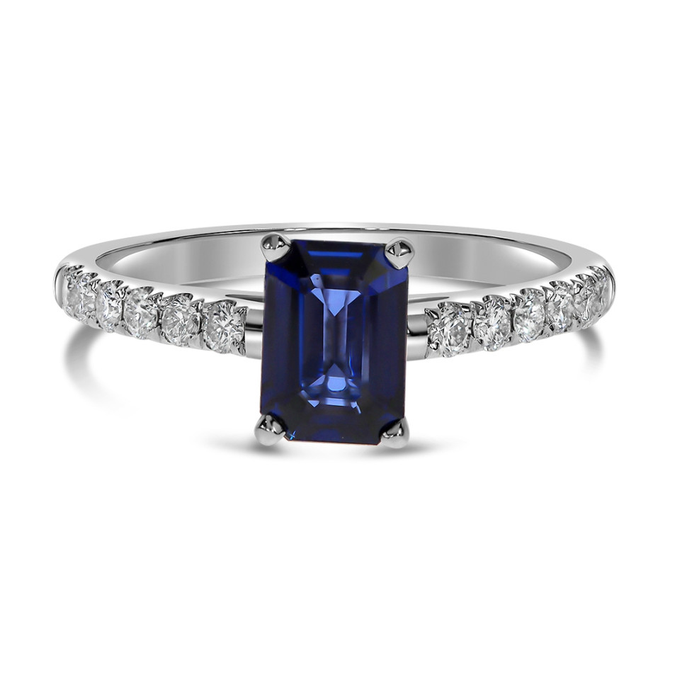 Кольцо из белого золота с бриллиантами и сапфиром (058777)