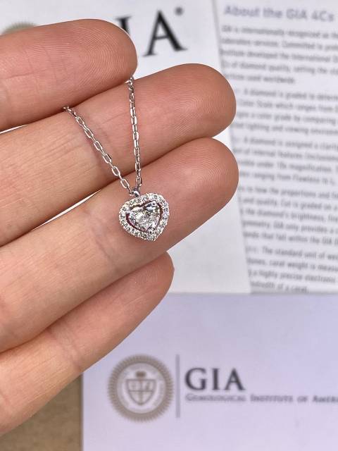 Колье из белого золота с бриллиантами "Сердце" (054383)