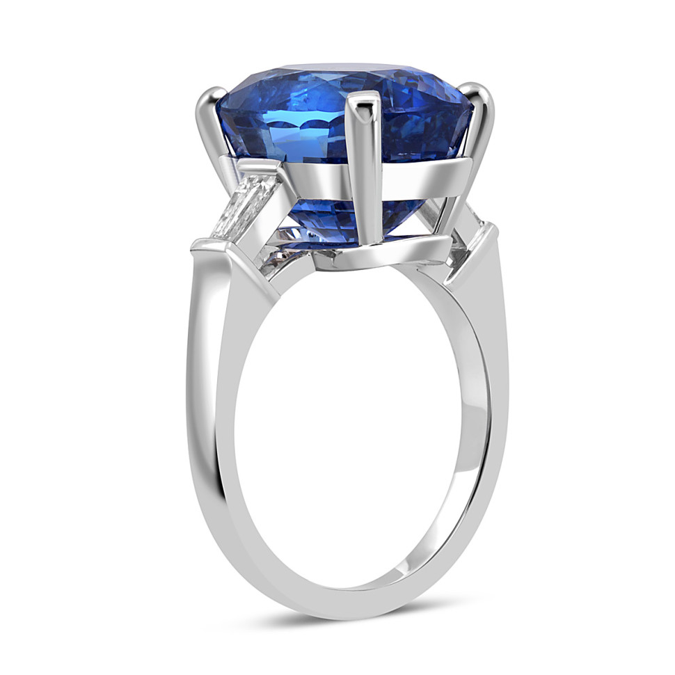 Кольцо из белого золота с бриллиантами и сапфиром (050396)