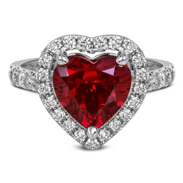 Помолвочное кольцо из белого золота с бриллиантами и гранатом "Сердце" (063660)