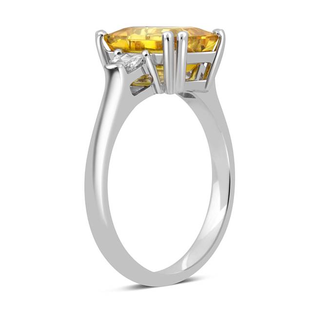 Кольцо из белого золота с бриллиантами и жёлтым сапфиром (048458)