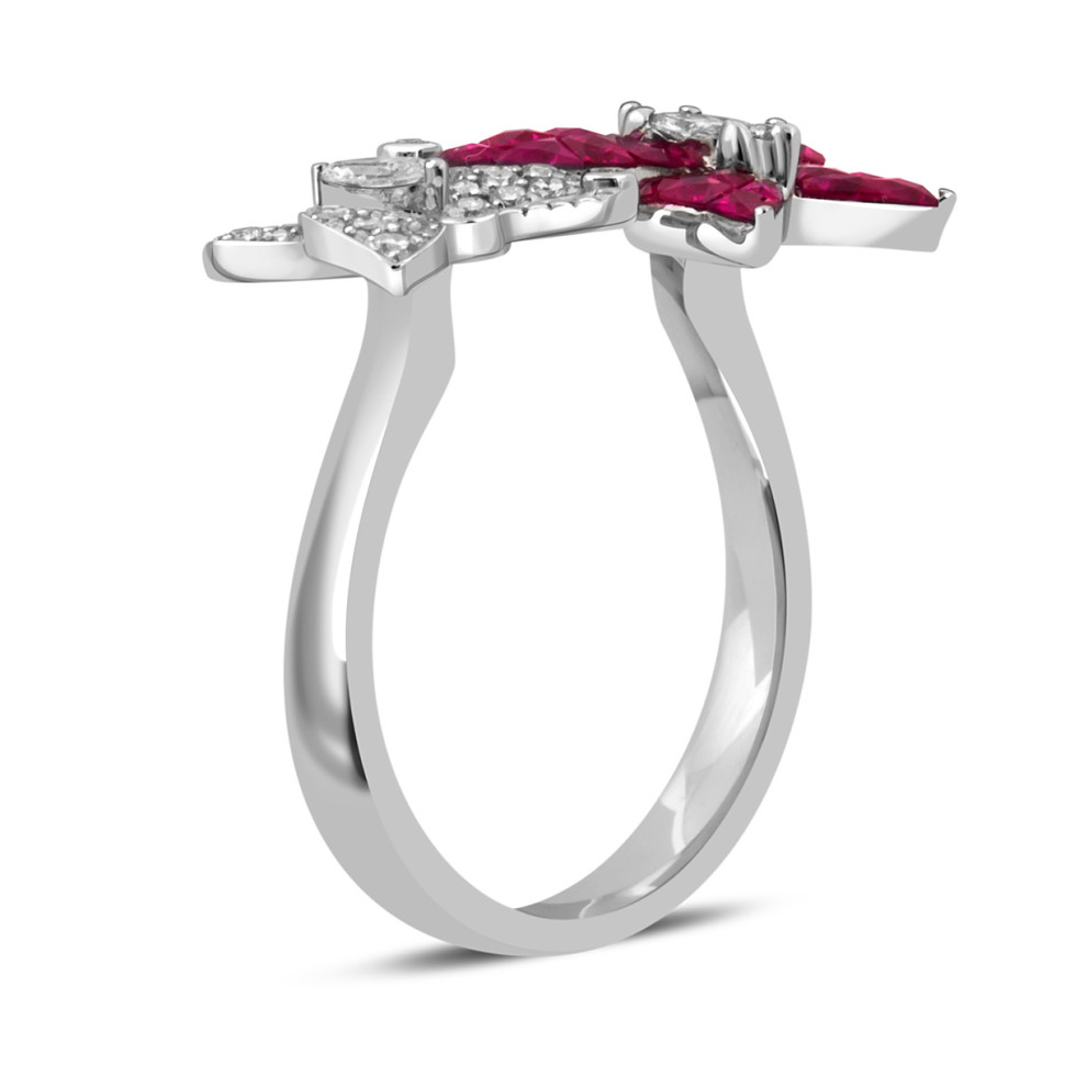 Кольцо из белого золота с бриллиантами и рубинами (041137)