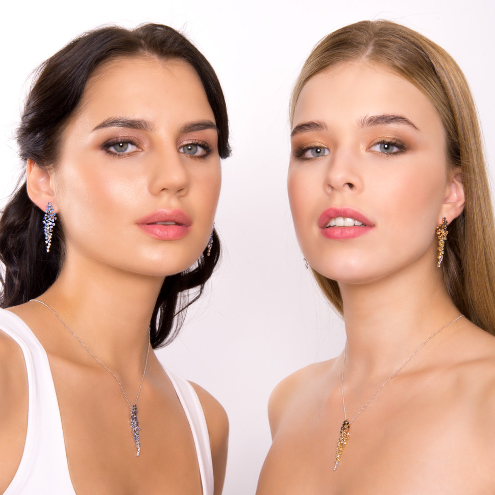 Колье с белыми, коричневыми и черными бриллиантами из белого золота (002986)