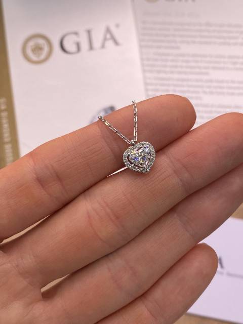 Колье из белого золота с бриллиантами "Сердце" (054384)