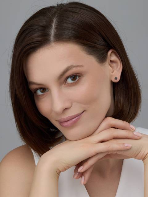 Серьги пусеты из белого золота с чёрными бриллиантами (049930)