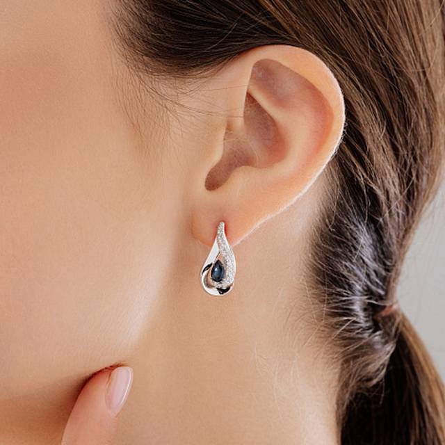 Серьги из белого золота с бриллиантами и сапфирами (053319)