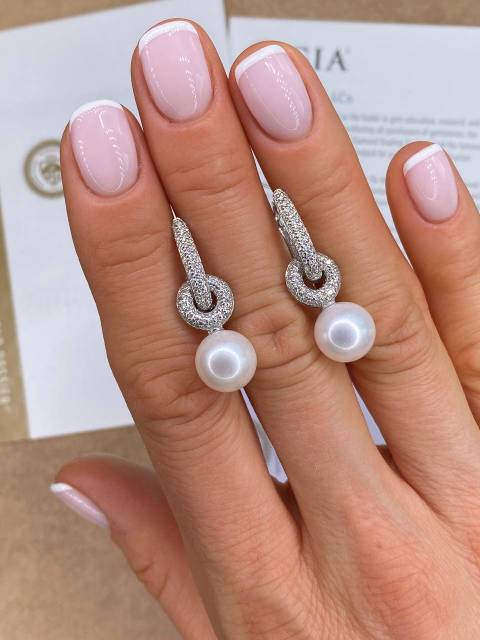 Серьги из белого золота с бриллиантами и жемчугом (049160)