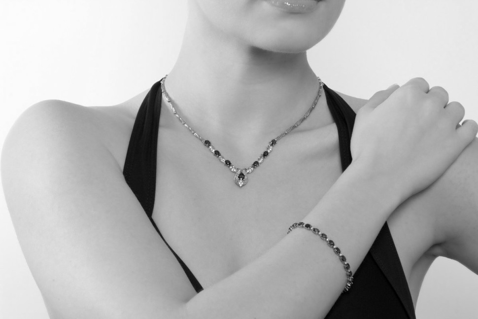 Золотое колье с бриллиантами и сапфирами (003058)