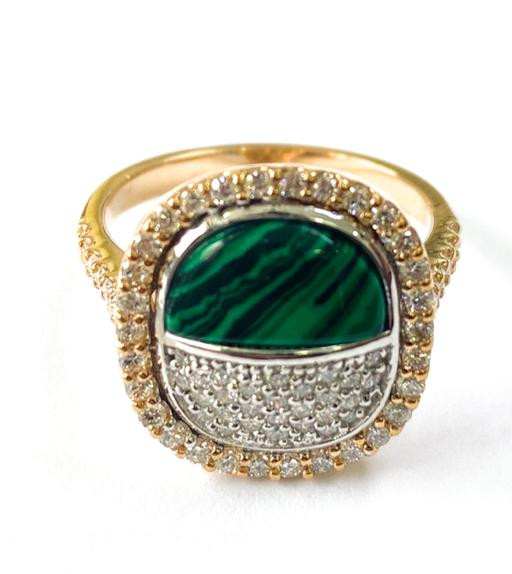 Кольцо из красного золота с бриллиантами и малахитом (054632)