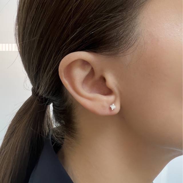 Серьги пусеты из белого золота с бриллиантами (052288)