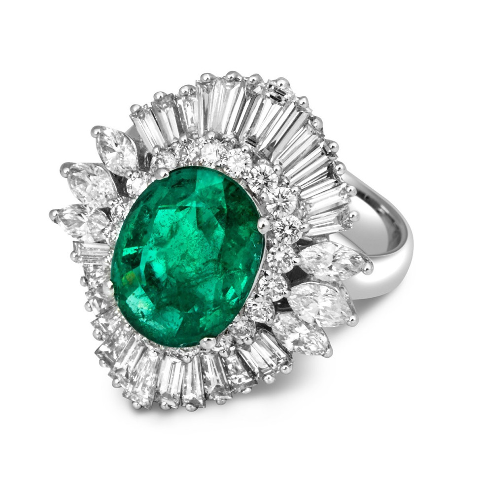 Кольцо с бриллиантами и изумрудом из белого золота (013273)