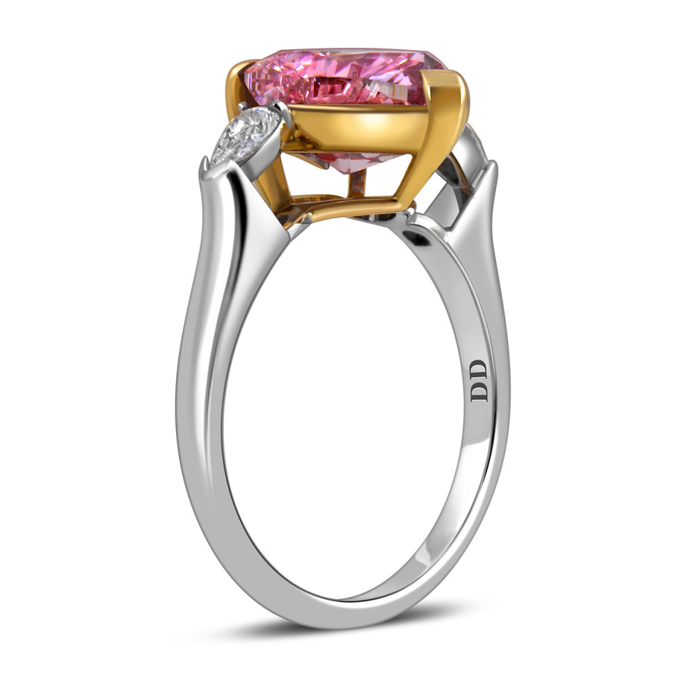 Помолвочное кольцо с розовым бриллиантом 