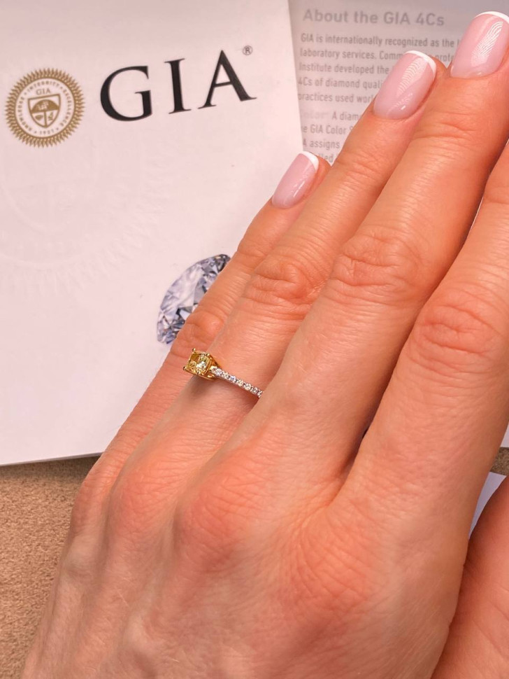 Помолвочное кольцо из белого золота с бриллиантами (052143)