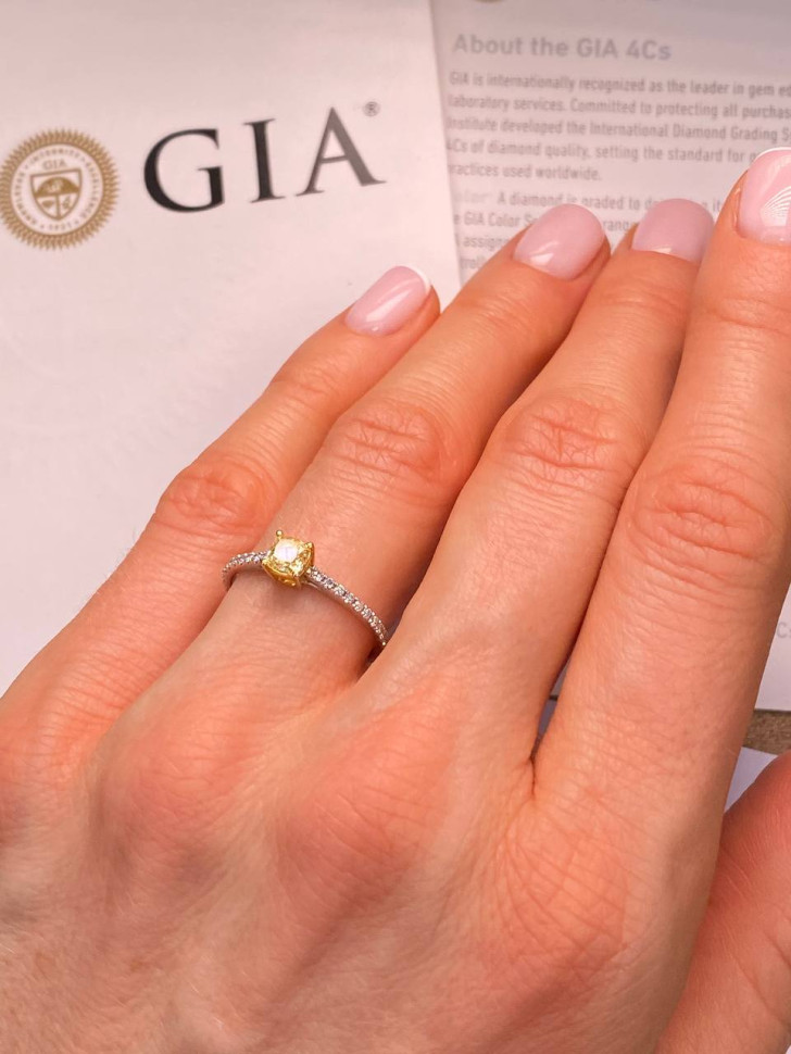 Помолвочное кольцо из белого золота с бриллиантами (052143)