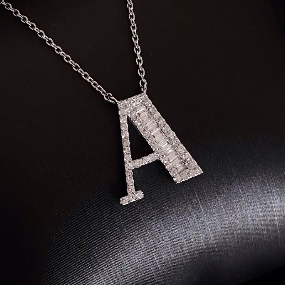 Колье из белого золота с бриллиантами 