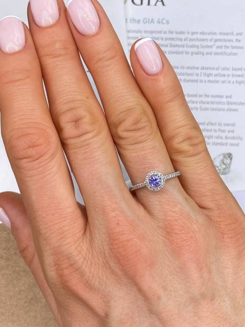 Кольцо из белого золота с бриллиантами и танзанитом (049356)