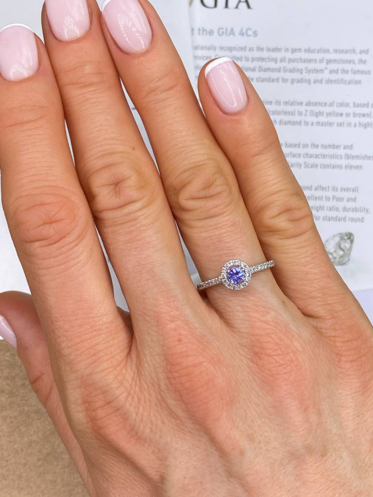 Кольцо из белого золота с бриллиантами и танзанитом (049356)