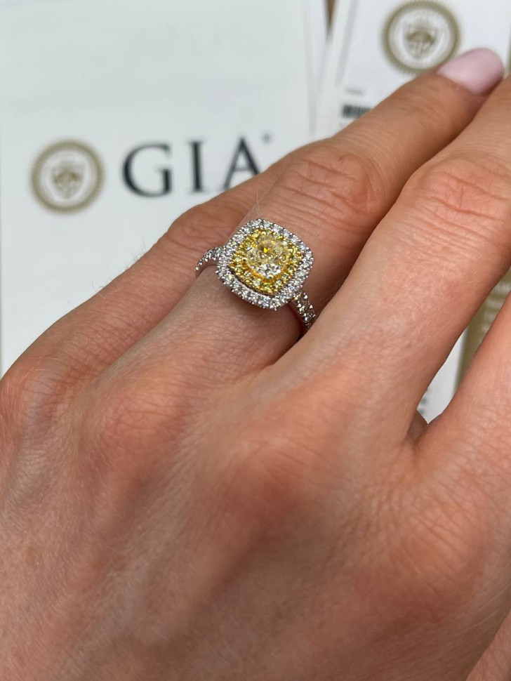 Кольцо из белого золота с бриллиантами (052676)