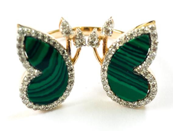 Кольцо из красного золота с бриллиантами и малахитом (054637)