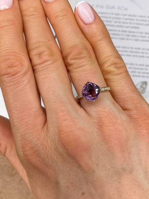 Кольцо из комбинированного золота с бриллиантами и аметистом (001376)