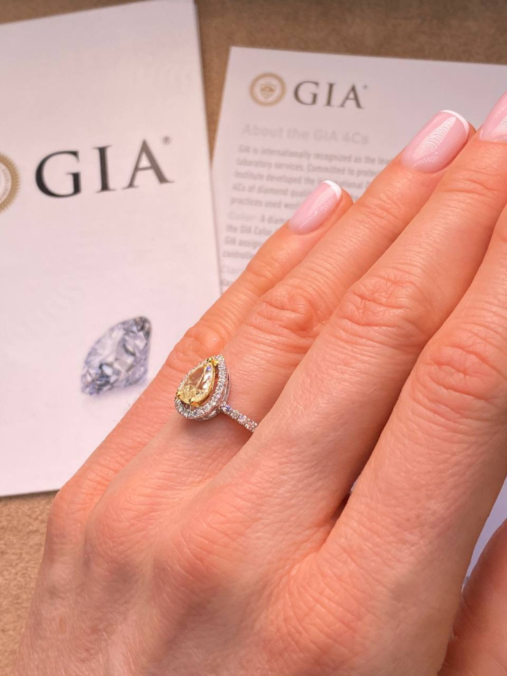 Помолвочное кольцо из белого золота с бриллиантами (051958)