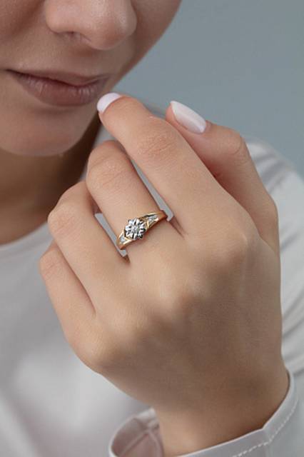 Кольцо из белого золота с бриллиантами (059468)