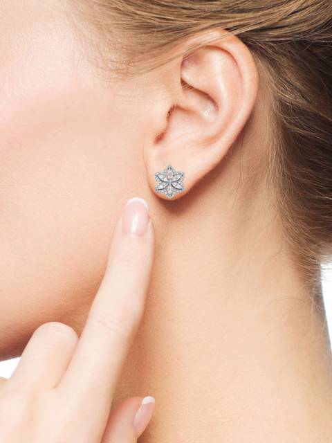 Серьги пусеты из белого золота с бриллиантами (043652)