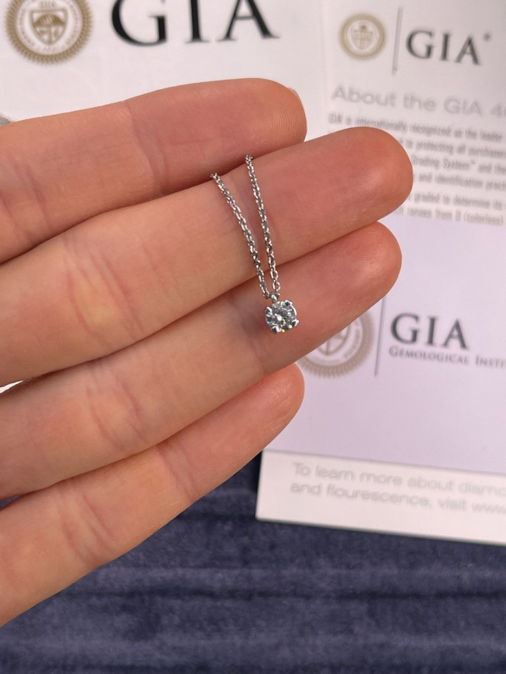Колье из платины и белого золота с бриллиантом (063947)
