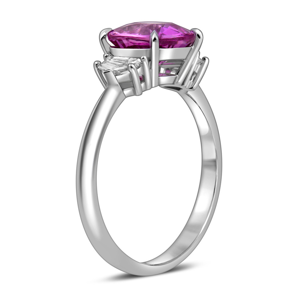 Кольцо из белого золота с бриллиантами и розовым сапфиром (060190)