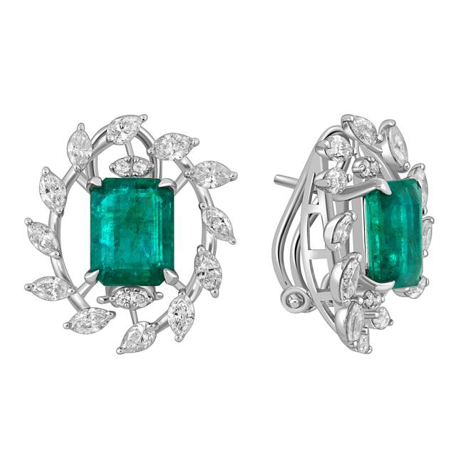 Серьги из белого золота с бриллиантами и изумрудами (047584)