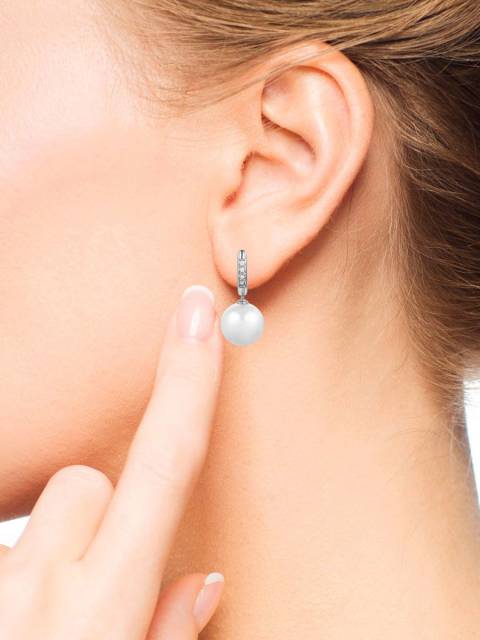 Серьги из белого золота с фианитами и жёмчугом (057920)