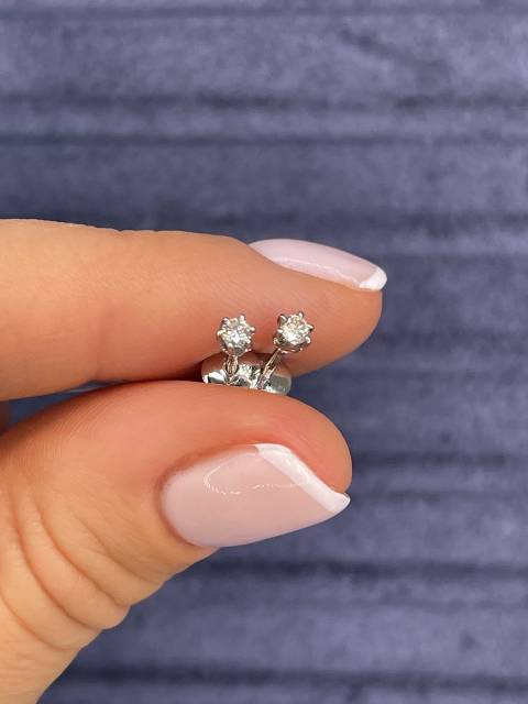 Серьги пусеты из платины с бриллиантами (058028)