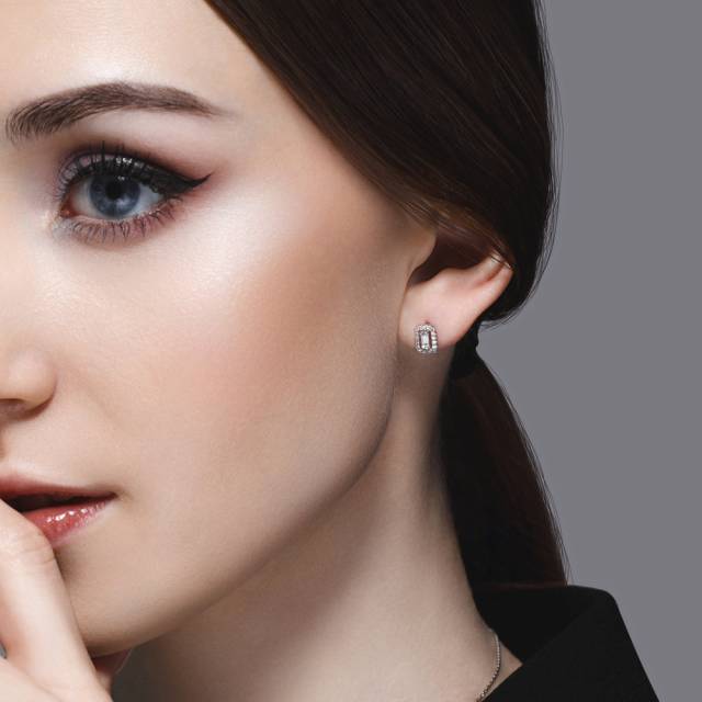 Серьги пусеты из белого золота с бриллиантами (047376)