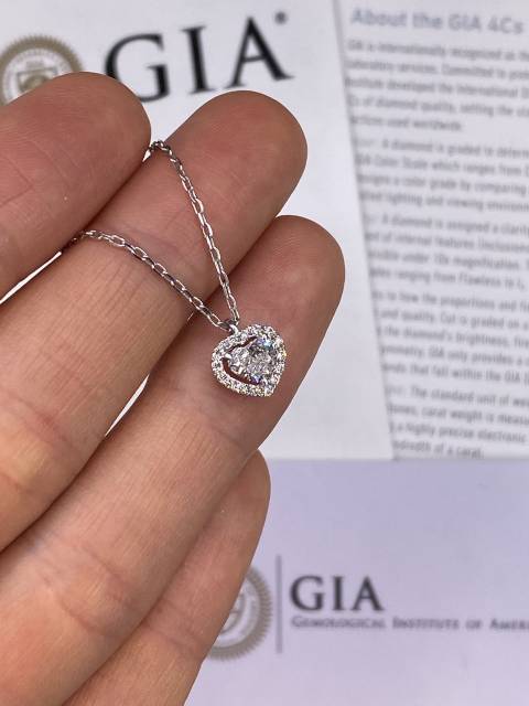 Колье из белого золота с бриллиантами "Сердце" (064184)