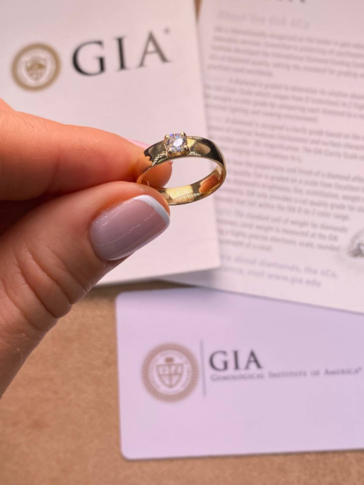 Обручальное кольцо из жёлтого золота с бриллиантом (052604)