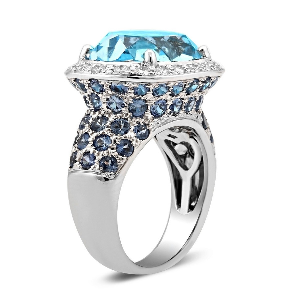 Кольцо из белого золота с бриллиантами, сапфирами и топазом (020679)